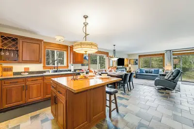 Image de Prime Private Location Close to Downtown and the Snow Bus!