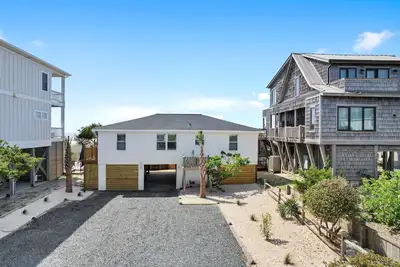 Image de \"You are My Sunshine\" Fully Renovated, 3 Bedroom, 2 Bathroom, Oceanfront Home