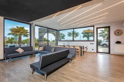 Image de Villa 'Clelia - Jacuzzi Garden' avec vue sur mer, bain à remous et climatisation