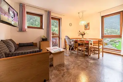 Image de Appartement 'Trilocale 8' avec jardin partagé, balcon et Wi-Fi