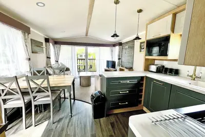 Image de Relax and unwind in the contemporary accommodation, a perfect retreat for families or couples.