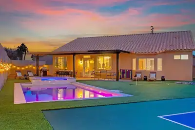 Image de Vegas Group 6bd Pickleball, Pool, Movie Room, More
