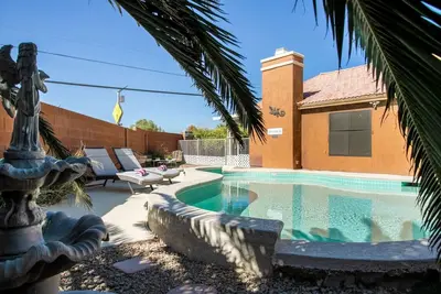 Image de 3bd Home w/ Gated Pool, Arcades, Ping Pong