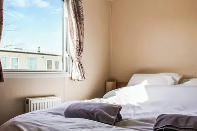 Image de Introducing the Willerby Aurora, a 3-bedroom caravan designed with your comfort in mind.