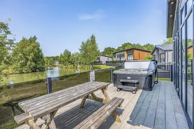 Image de Luxury new Lakeside lodge with spacious and open plan living and kitchen area.