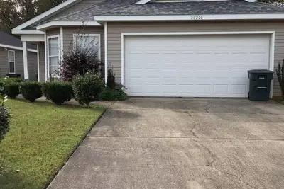 3-bedroom house in delightful Daphne with Ac, WiFi