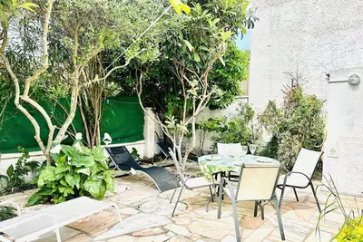 Image de 5058 - Casa Paradis, Dans Quartier Calme, Avec Wifi, Climatisation, Parking Dans La Cour Et Piscine Commune.