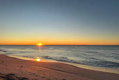 Image de The Dunes -Oceanfront Renovated Home with Direct Beach Access in Obp. Sleeps 16!