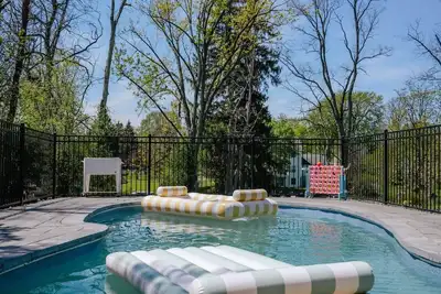 Image de Pool, Hot Tub, Waterfront, Designer Finishes