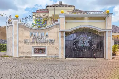 Palma Villa Homestay Klaten. 5 minutes to the city center and natural water park