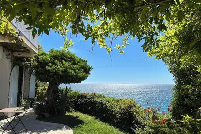Image de Duplex sur l’eau corniche Kennedy, 4-5 personnes, \nTerrasse, jardin, plage.