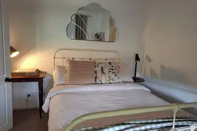 Image de Charming 1-bedroom 100 year old miners cottage in lovely Korumburra.
