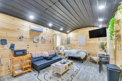 Image de Hot Tub, Fire Pit: Lake-View Catlettsburg Getaway!