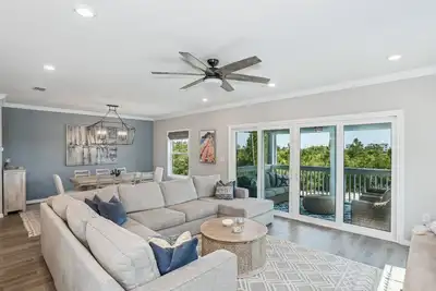 Image de New Listing! |Beautiful 4 bedroom villa |Private Beach Club |Pickle Ball |Tennis |2 pools |Golf