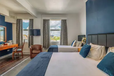 Image de Charming Room with Beachfront Access | Close to Cliffs Pavilion & Pier