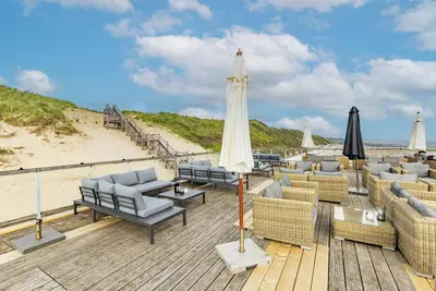 Image de Relax by the Sea: Terrace with Dune View, Pool, Beach Access & Onsite Dining