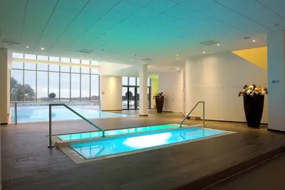 Image de 2 Family Room with Swimming Pool Access and Game Room Entertainment