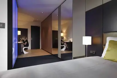 Image de Modern Hotel Stay Near GaiaZOO – 12 Min Drive + Stadium Pitch View