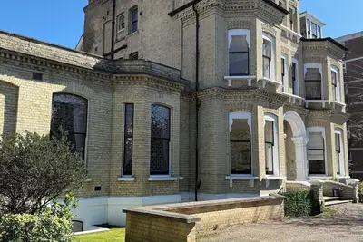Image de South Facing Balcony | Free parking