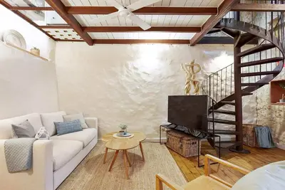 Image de Belle maison en pierre avec terrasse privative
