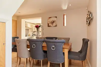 Image de Maison de 4 chambres à Ashbourne, Sans dépôt