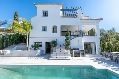 Image de Luxe 6-bed Villa w/ Infinity Pool, Sauna & Hammam