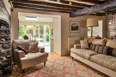 Image de Cottage moderne près du château édouardien, Sans dépôt