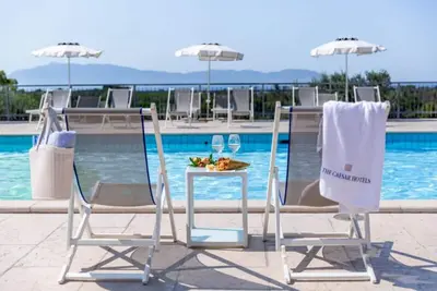 Image de Studio dans un chalet avec piscine