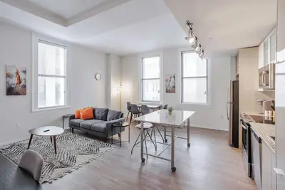 Image de CozySuites Sky Central #2