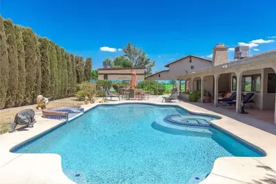 Image de Leopard Lux Gold Rush: Heated*Pool, 4000SqFt, Jacuzzi*, Billiards, Darts, Projector, 4k Tv's, Darts