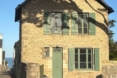 Image de Maison familiale typique des années 1920 à 100 mètres de la plage!