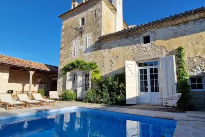 Image de Oasis of peace and comfort. 14th-century maison de maître with swimming pool.