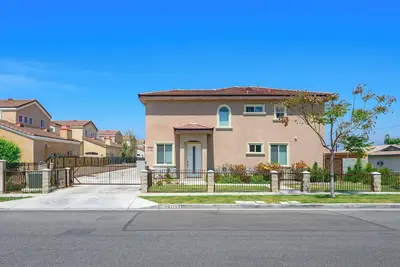 Image de Modern Spacious Home Bright, Family Group Friendly