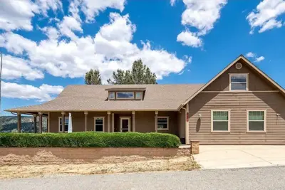 Image de Bright Family Getaway Mountain Views OutdoorLiving