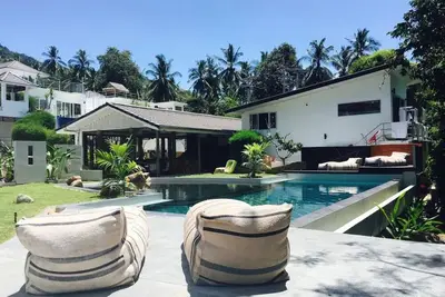 Image de Serene 2-bedroom retreat with jungle and sea views, pool, and bar