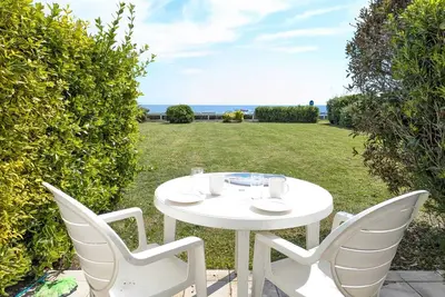 Image de LocaLise - Maison D02 avec vue sur la mer et face Ă la plage - Piscine - Jardin