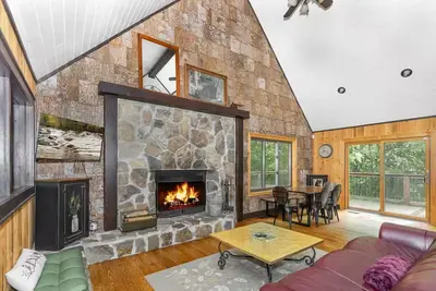 Image de Cozy Cabin Retreat Hot Tub & Scenic Surroundings