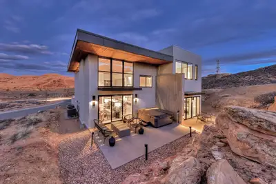 Image de Lionsback Luxury Home | Panoramic Views | Minutes to Trails and Ntl Parks