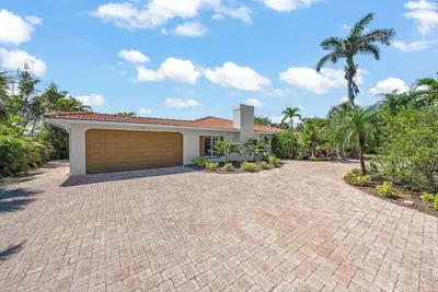 Image de Moonlight Mermaid: Lakeside 3br Pool Home, Pets Ok
