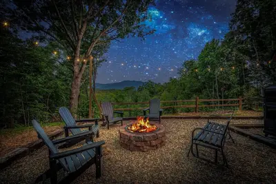 Image de Affordable Mountain Views, Hot Tub, Fire pit