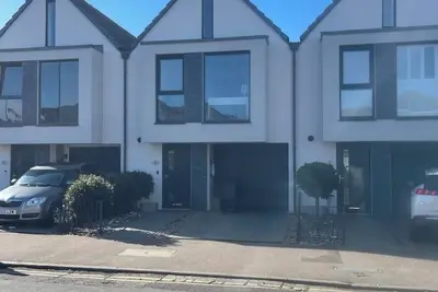 Image de Modern Seaside Retreat: Bright 3-Bed Beach House Just 2 minutes from the beach