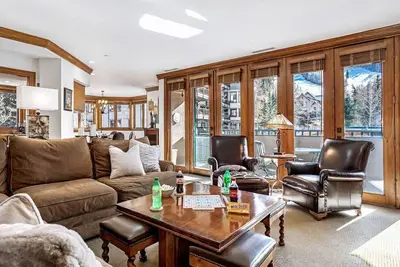 Image de Elegant 3 Br condo in Beaver Creek Village with ski in/ski out access & pool