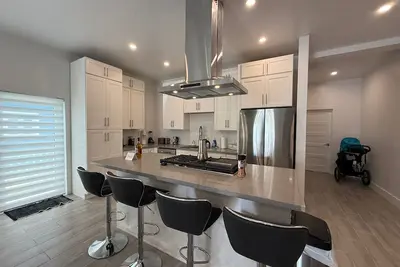 Image de 2025 Brand New House #1, Private Pool 3 Beds/3 Baths in Gated Community!