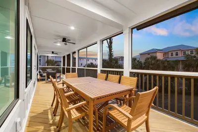 Image de Book Now for Fall Stays! Gulf Views! Large Front Patio! Private Beach Access! Dog Friendly!