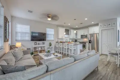 Image de Charming 2-bedroom cottage with WiFi, Ac in tranquil Lake Worth Beach