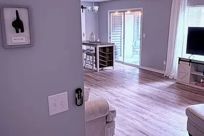 Image de Cozy 2-bedroom condo in lovely North Charleston with WiFi, Ac, Fireplace.