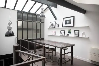 Image de Atelier d'artiste / Loft en duplex à deux pas du métro Croix de Chavaux