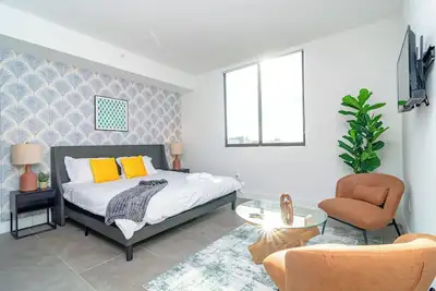 Image de King Bed brand new safe Oasis minutes to Brickell