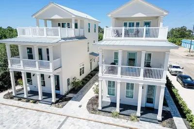 Image de Serenity by the Sea St George Island Pool Home