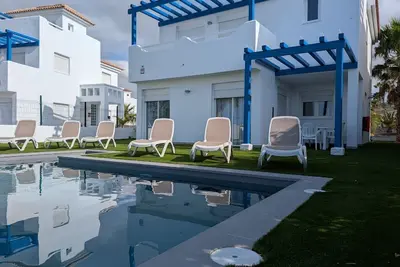 Image de Villa-Vue sur la cour-Salle de bain privée séparée